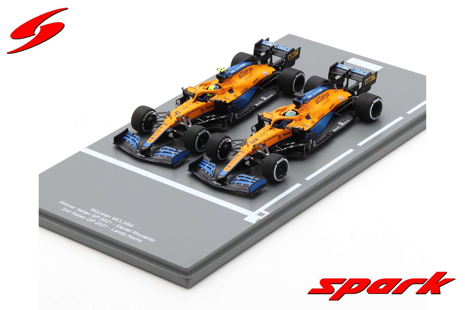 McLaren MCL35M No.3 Winner Italian GP 2021 + No.4 McLaren 2nd Italian GP 2021 Daniel Ricciardo + Lando Norris With Pit Board /Spark S7694 1:43/