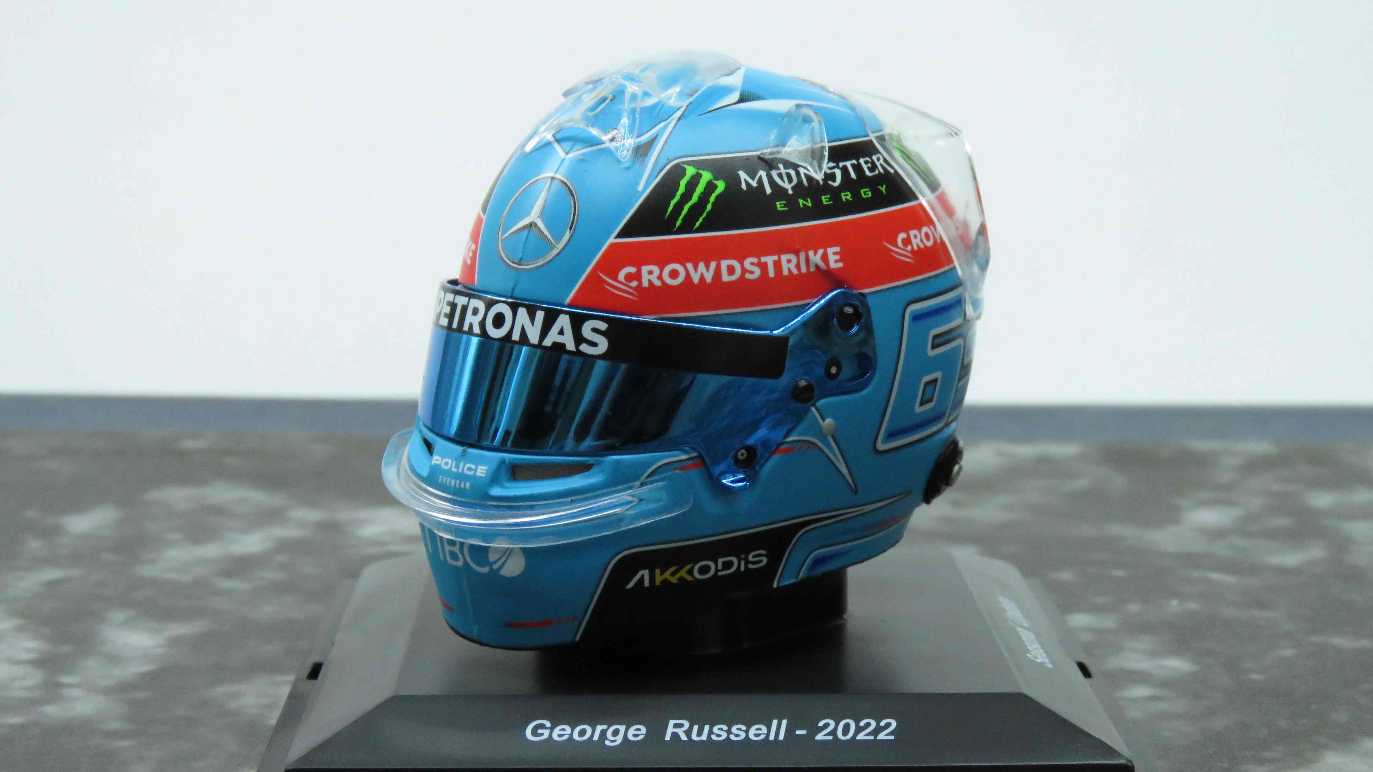 Mercedes-AMG Petronas F1 Helmet - Brazilian GP 2022 - George Russell /Spark 5HF086 1:5/